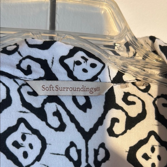 Soft Surroundings Black and White Notched Collar Blouse with Back Elastic Size L - Picture 4 of 8